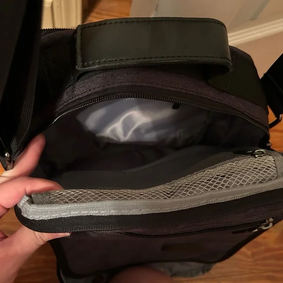 Ibagbar Messenger Bag - Picture 4 of 6